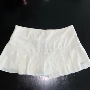 Nike Women’s Nikecourt dri-fit tennis skirt